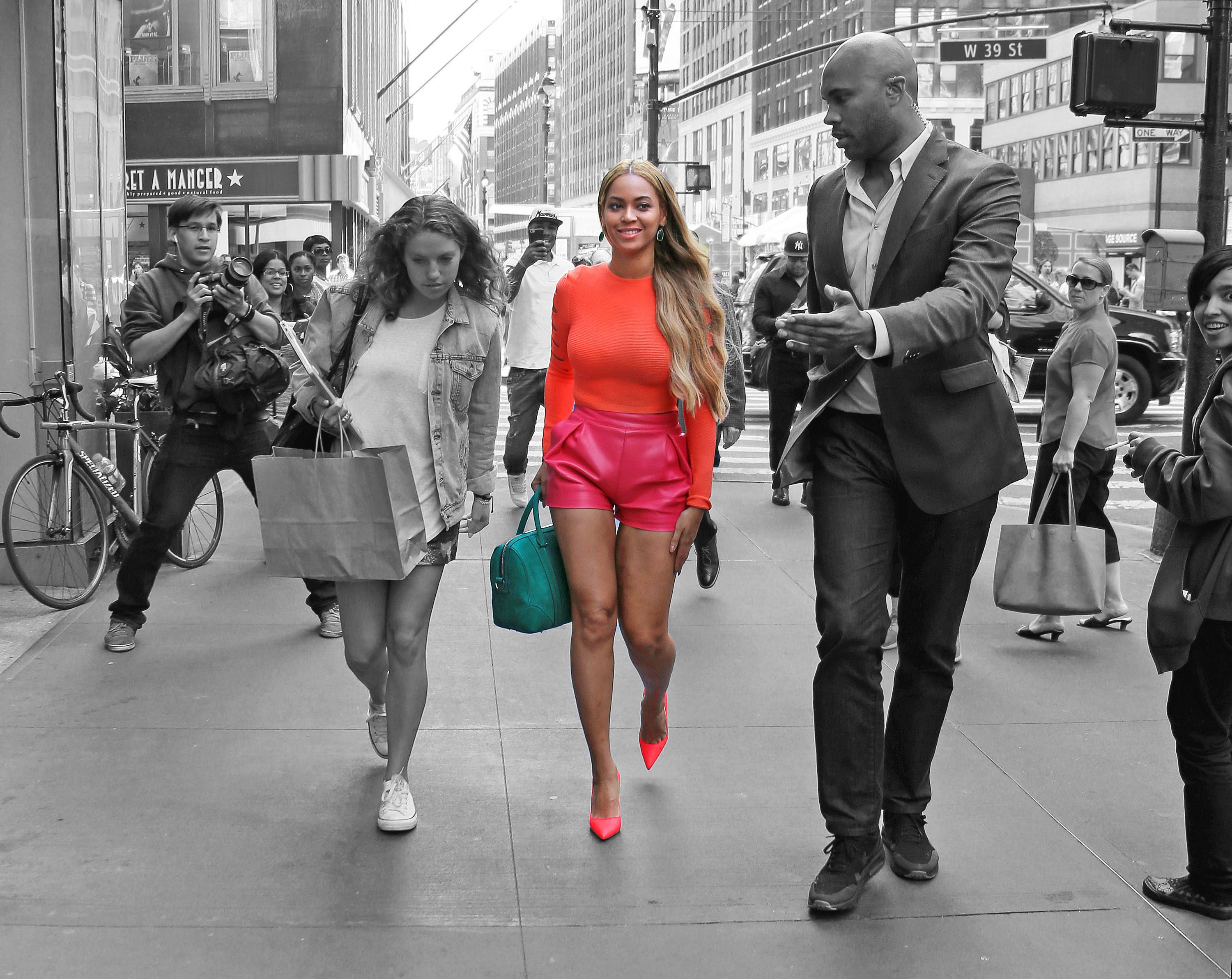 Q2Textilvertreib Urban Clothing from Bangladesh, apparel from Bangladesh, garments from Bangladesh.